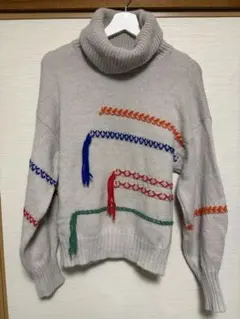 ニット　カラフル刺繍タートルネックセーター　ベネトン　Benetton