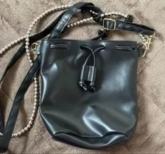 巾着型ショルダーバッグ パールチェーン付き ブラック