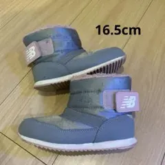 New Balance グレー ファー付きブーツ