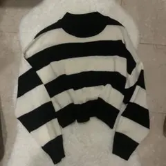 クルーネックニット白