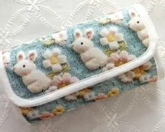 ☆ハンドメイド　毛糸のウサギさん　春のやりくり長財布　収納たっぷりWファスナー☆