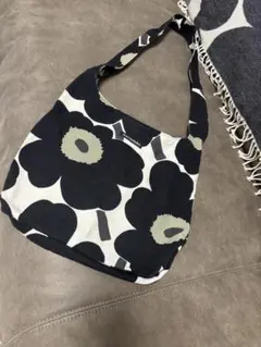 【美品】marimekko マリメッコ UNIKKO ウニッコ ショルダーバッグ