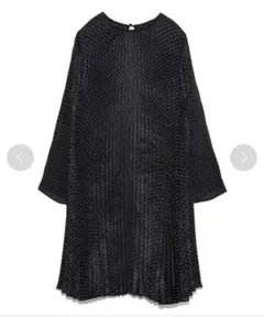 SNIDEL サテンプリーツドットワンピース（ブラック）