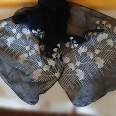 BASILE ストール ブラック 刺繍入りのサムネイル
