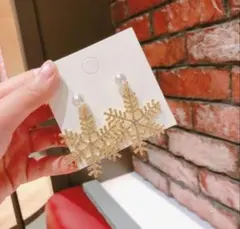 ゴールド 雪の結晶 ピアス