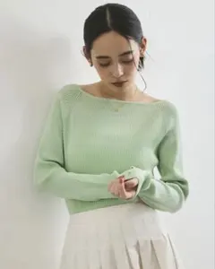 ワイドスクエアネックニット