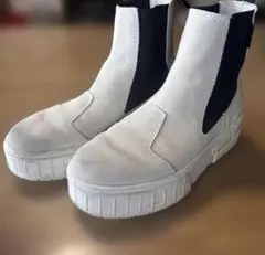 PUMA チェルシーサイドゴアブーツ ホワイト 厚底