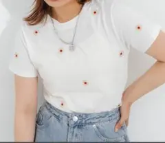 花柄刺繍 ホワイト 半袖Tシャツ