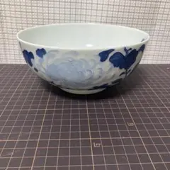 時代物 染付 骨董 茶碗 鉢　濃淡の青い菊模様