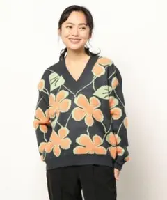 MAISON DE THERESE Vネックニット 花柄 Mサイズのサムネイル