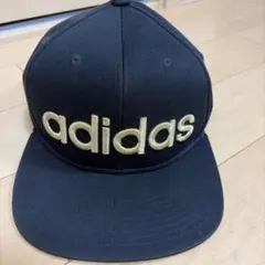 adidas キャップ ブラック ゴールドロゴのサムネイル