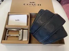 新品COACH シグネチャーフリーサイズリバーシブルベルトギフト箱付き