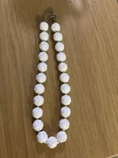 バラモチーフ ネックレス 白