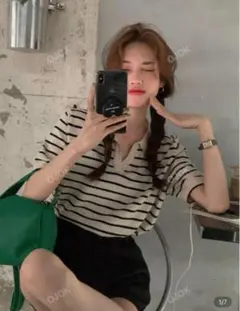 SHEIN 女性のクラシックなストライプカジュアルVネック半袖Tシャツ 夏用のサムネイル