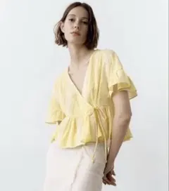 ZARA 刺繍 イエロートップスのサムネイル