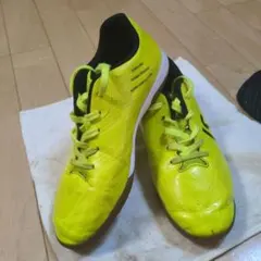 Luzes フットサルシューズ 蛍光イエロー - メルカリ