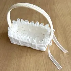 フリル　かご　リングピロー　ハンドメイド　クラフトバンド　白　リボン