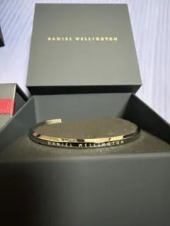 DANIEL WELLINGTON シルバーバングル