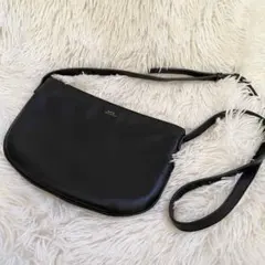 良品 A.P.C. maelys アーペーセー レザー 黒 ショルダーバッグのサムネイル