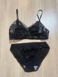LIKEWILLOW ノンワイヤー 軽やかな着心地 総レース配色ブラ＆ショーツ