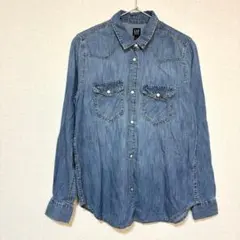 GAP ダンガリーシャツ　デニムシャツ　長袖　襟付き　カジュアル　（M）のサムネイル