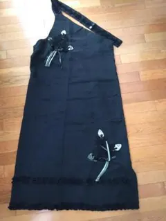 ロベルタガンドルフィ　花モチーフ付きブラックエプロン　ショルダータイプ