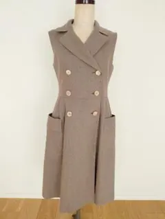 FOXEYフォクシー40グレイベージュ ダブルブレスト ノースリーブワンピース