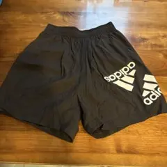 adidas ブラック ショートパンツ