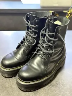 Dr. Martens JADON ブラックレザーブーツ8ホール　厚底