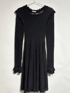 アクシーズファム　Aライン　ビーズ　黒　ワンピース フリル襟 長袖