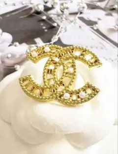 CHANEL ブローチ 星型 - メルカリ