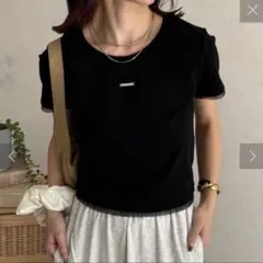 thevon チャーム付きコンパクトTシャツ ブラックのサムネイル