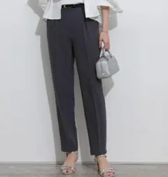 テーパードパンツ