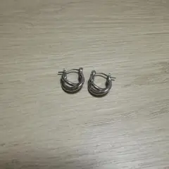 シルバー ツイストデザイン フープピアス