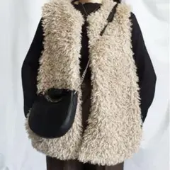 ベージュ フェイクファー ノースリーブジャケット