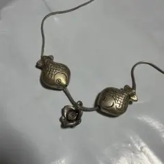 魚と花モチーフのネックレス