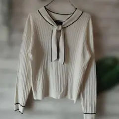 リボンタイ付きホワイトニットセーターカットソー　春