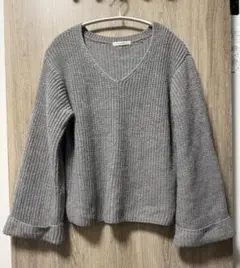 continuer de NICE CLAUPグレー Vネック ニットセーター