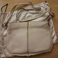 フルラのホワイトレザーショルダーバッグ 保存袋付き