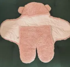 クマ耳付きピンクフリースおくるみ 50〜70cm
