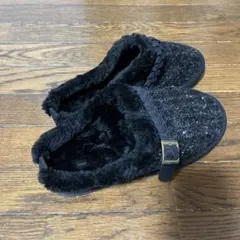 黒いファーサボサンダル 編み込みストラップ付き M