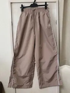 ベージュ ジャージパンツ サイドライン