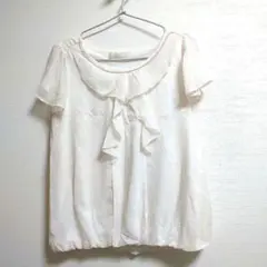アイボリー フリル付き 半袖ブラウスのサムネイル