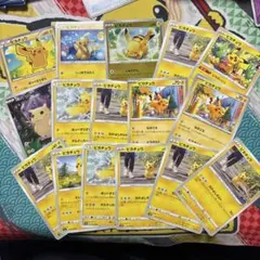 ピカチュウ トレーディングカード 複数枚