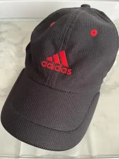 adidas キャップ ブラック レッド 刺繍ロゴ