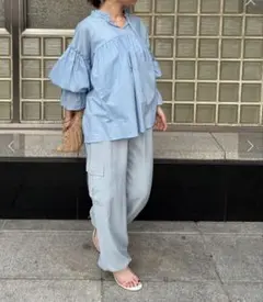 Jena espace merveilleux フリルネックパフブラウス ブルー