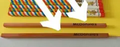 レア マクドナルド 4色 四角 色鉛筆 2本。