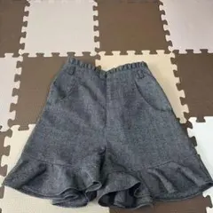 ハイウエスト　フリル付きグレーショートパンツ