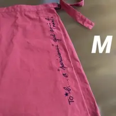 【Tob.by agnes b】巻きスカート 赤メッセージ刺繍入り