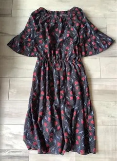 GU×UNDERCOVER コラボ薔薇柄ワンピース